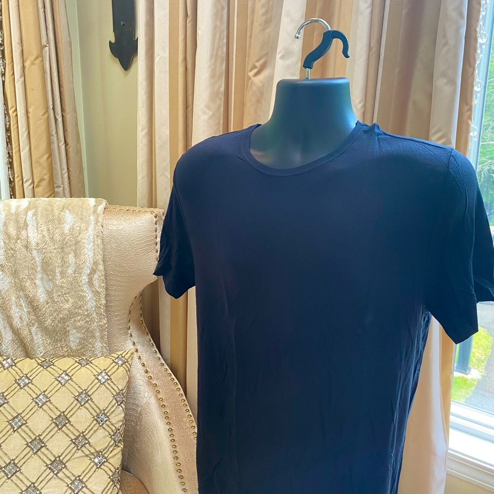 4 Boss (Hugo Boss) classic logo cotton shirts. Blacks size is XL.